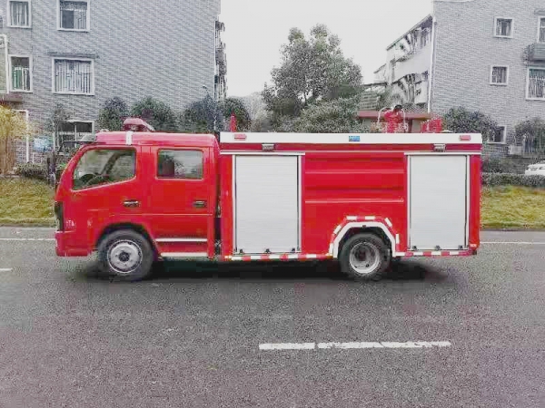 国六5吨东风水罐泡沫消防车